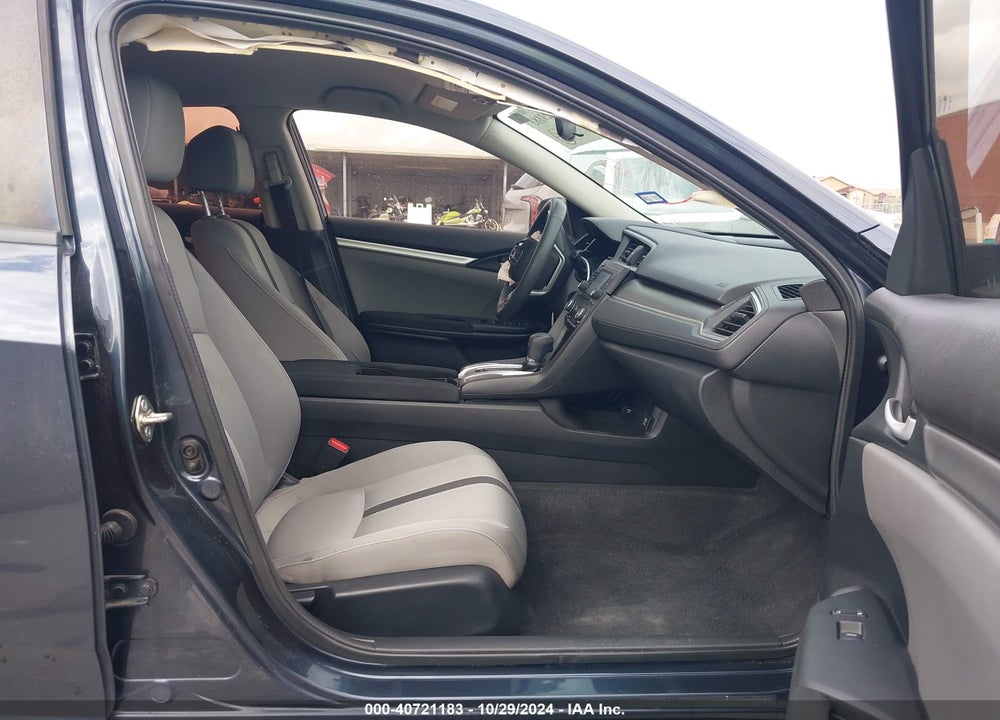2017 HONDA CIVIC LX VIN: 2HGFC2F50HH556818