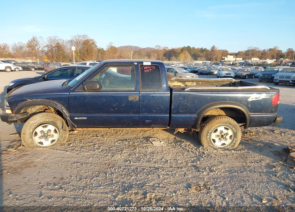 2003 CHEVROLET S-10 LS VIN: 1GCCT19X638157547