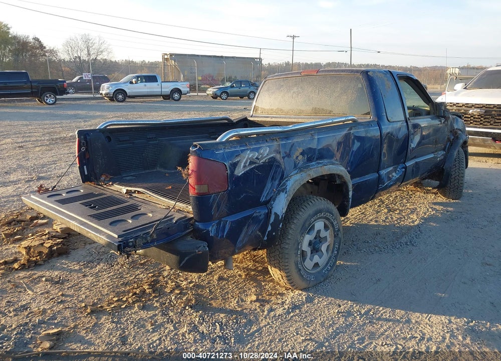 2003 CHEVROLET S-10 LS VIN: 1GCCT19X638157547