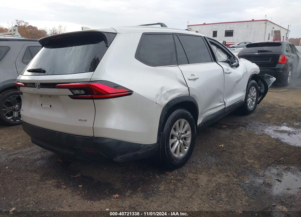 2024 TOYOTA GRAND HIGHLANDER XLE VIN: 5TDAAAB59RS029586