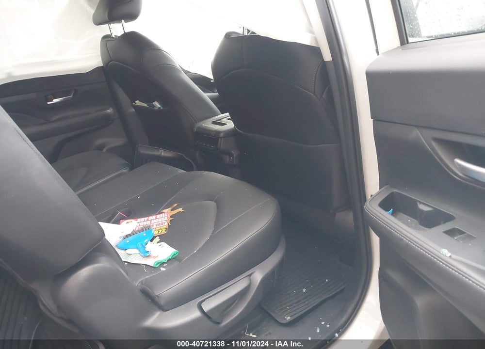 2024 TOYOTA GRAND HIGHLANDER XLE VIN: 5TDAAAB59RS029586