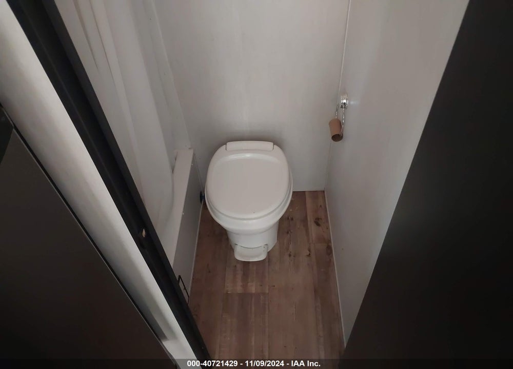 2022 FOREST RIVER CHEROKEE VIN: 5ZT2CKEC5NY025563