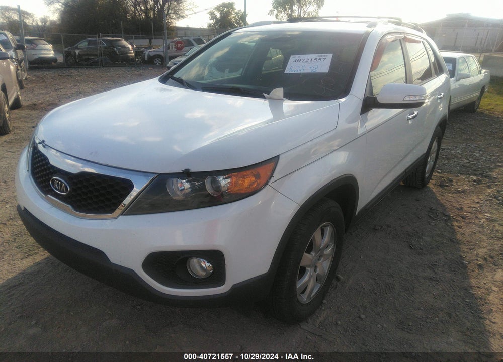 2013 KIA SORENTO LX VIN: 5XYKT3A64DG414337