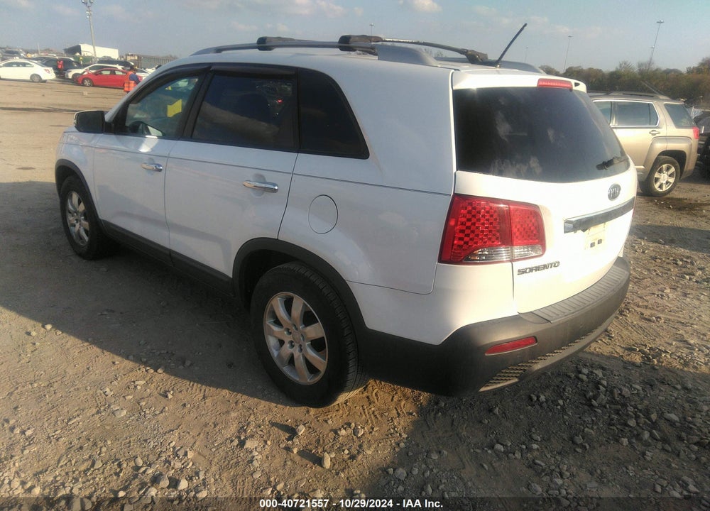 2013 KIA SORENTO LX VIN: 5XYKT3A64DG414337