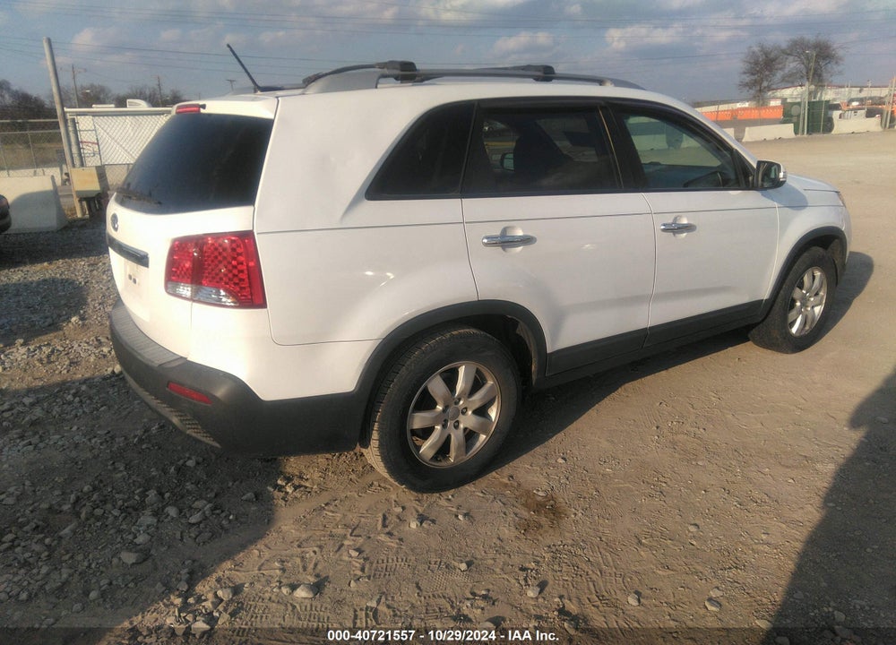 2013 KIA SORENTO LX VIN: 5XYKT3A64DG414337