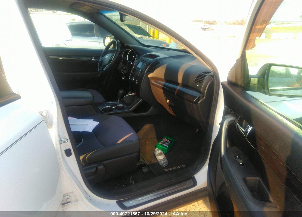 2013 KIA SORENTO LX VIN: 5XYKT3A64DG414337