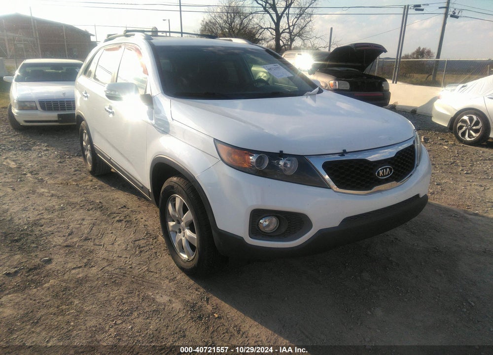 2013 KIA SORENTO LX VIN: 5XYKT3A64DG414337