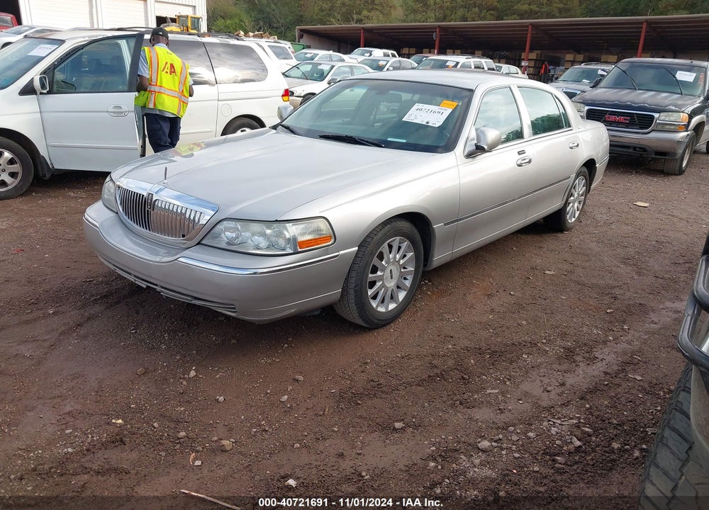 2007 LINCOLN TOWN CAR SIGNATURE VIN: 1LNHM81V87Y632087