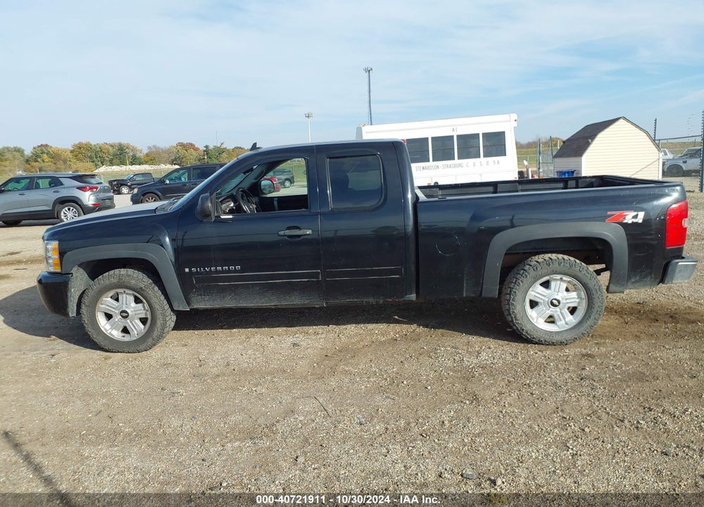 2009 CHEVROLET SILVERADO 1500 LT VIN: 2GCEK29J491105777