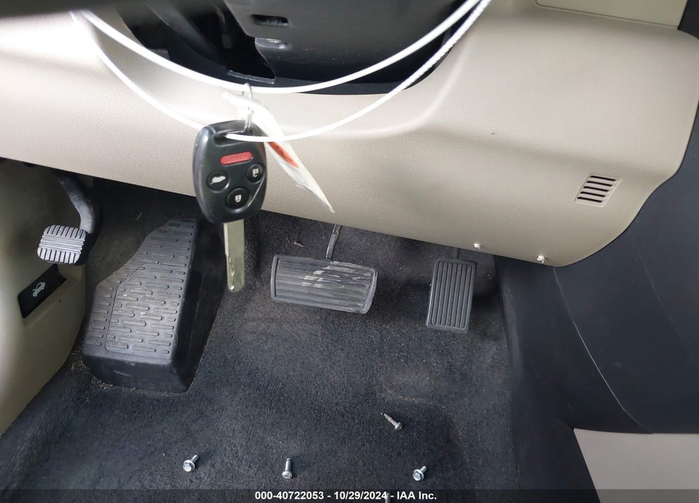 2011 HONDA PILOT LX VIN: 5FNYF4H23BB101763