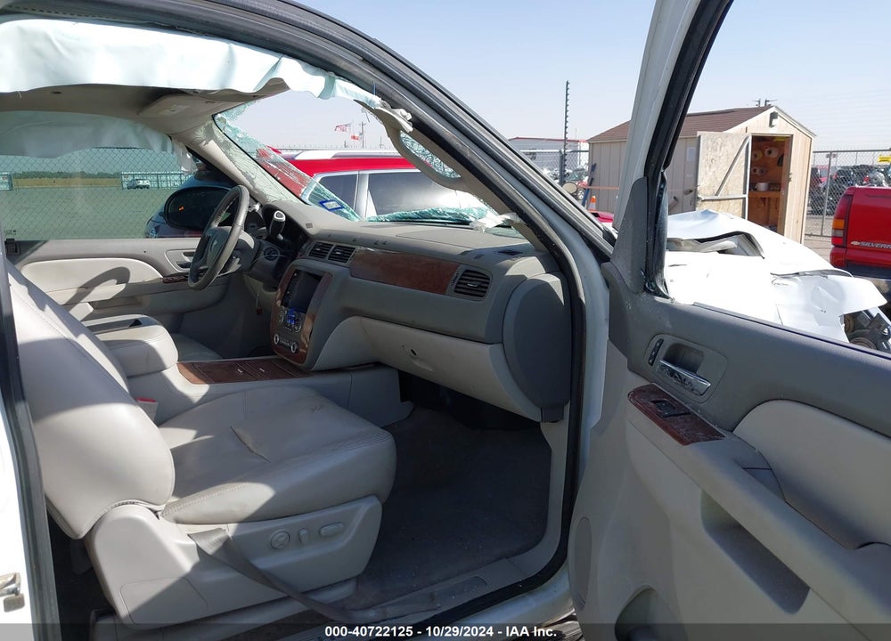 2011 CHEVROLET TAHOE LTZ VIN: 1GNSCCE06BR398511