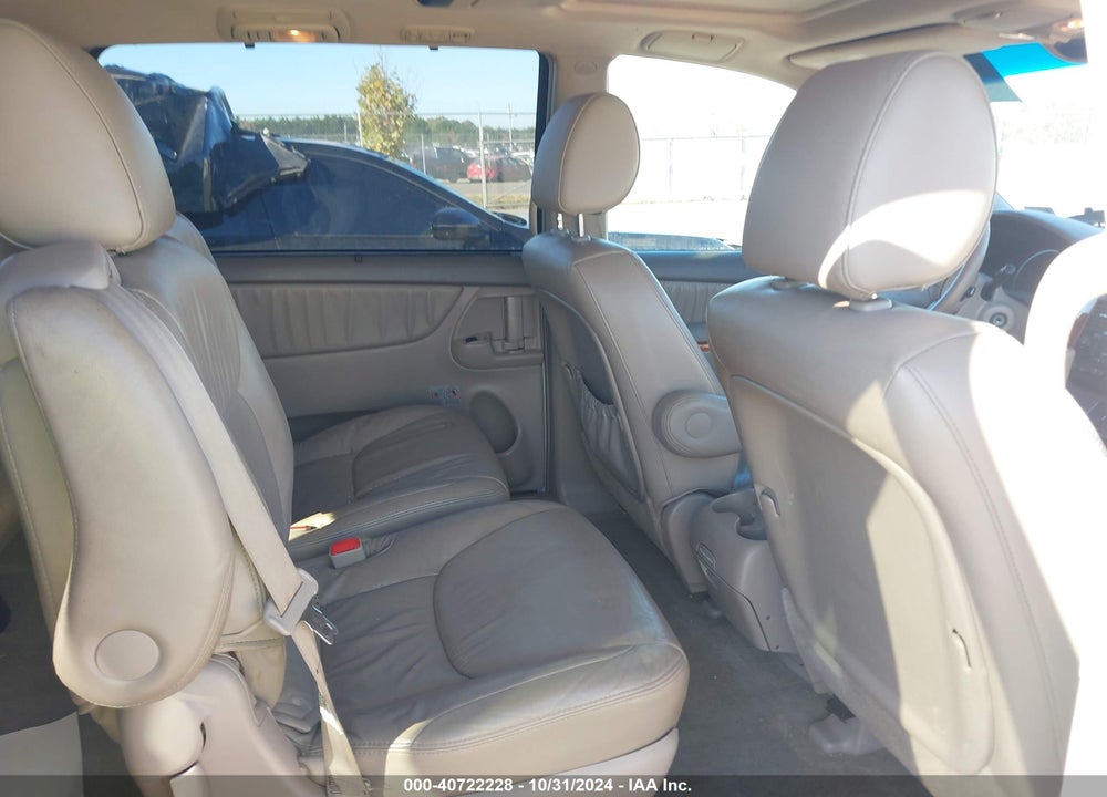 2010 TOYOTA SIENNA LIMITED VIN: 5TDYK4CC1AS305998