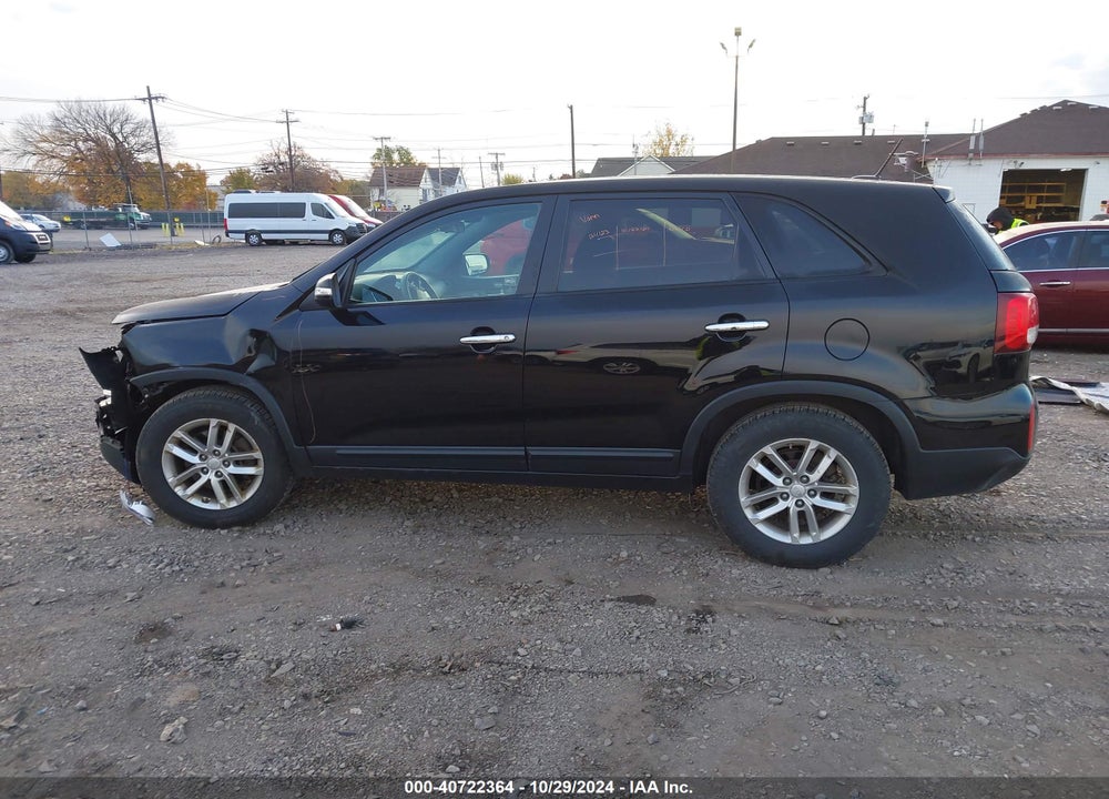 2015 KIA SORENTO LX VIN: 5XYKT3A6XFG643737