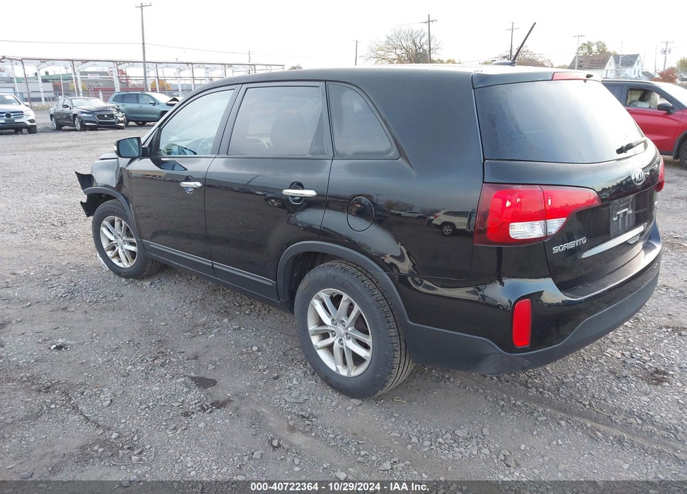 2015 KIA SORENTO LX VIN: 5XYKT3A6XFG643737
