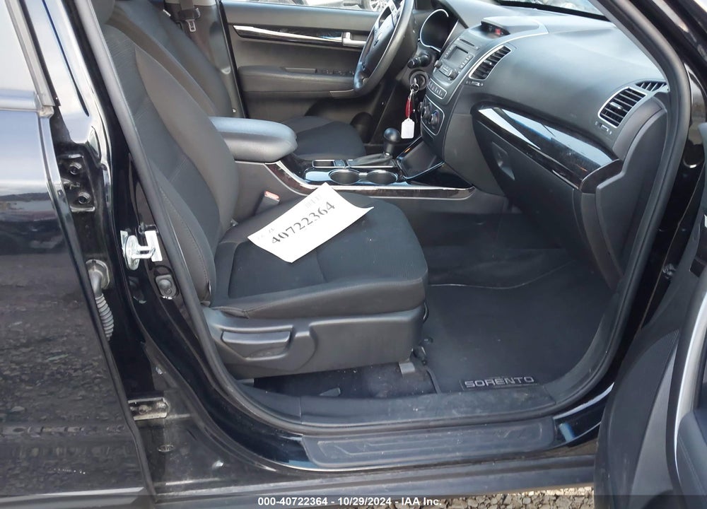 2015 KIA SORENTO LX VIN: 5XYKT3A6XFG643737