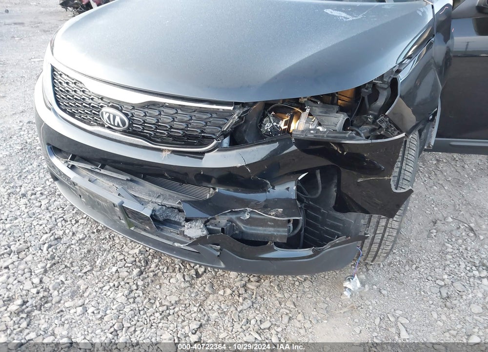 2015 KIA SORENTO LX VIN: 5XYKT3A6XFG643737