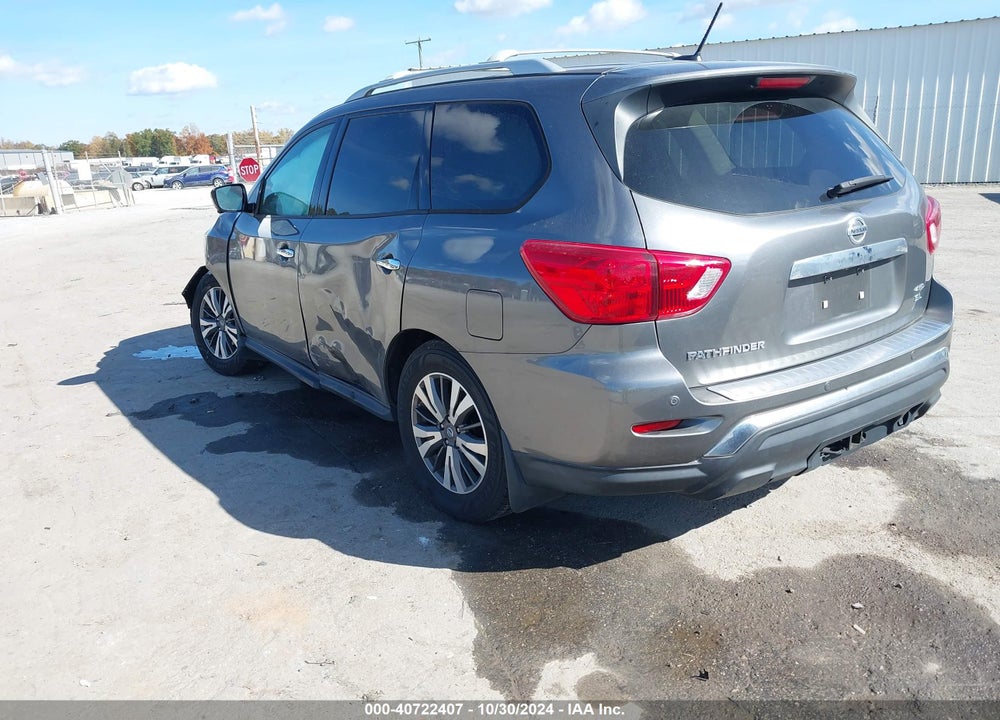 2017 NISSAN PATHFINDER SL VIN: 5N1DR2MM0HC901570