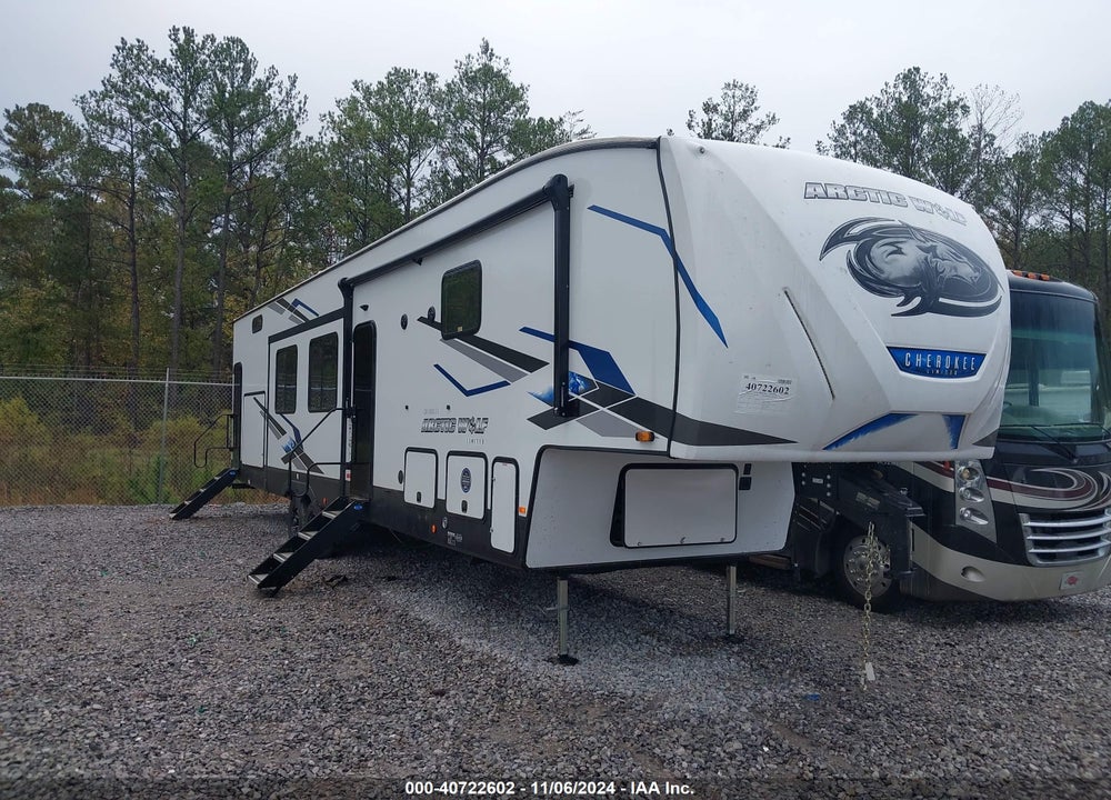 2024 FOREST RIVER CHEROKEE ARTIC WOLF VIN: 5ZT3CK3B3R0716528