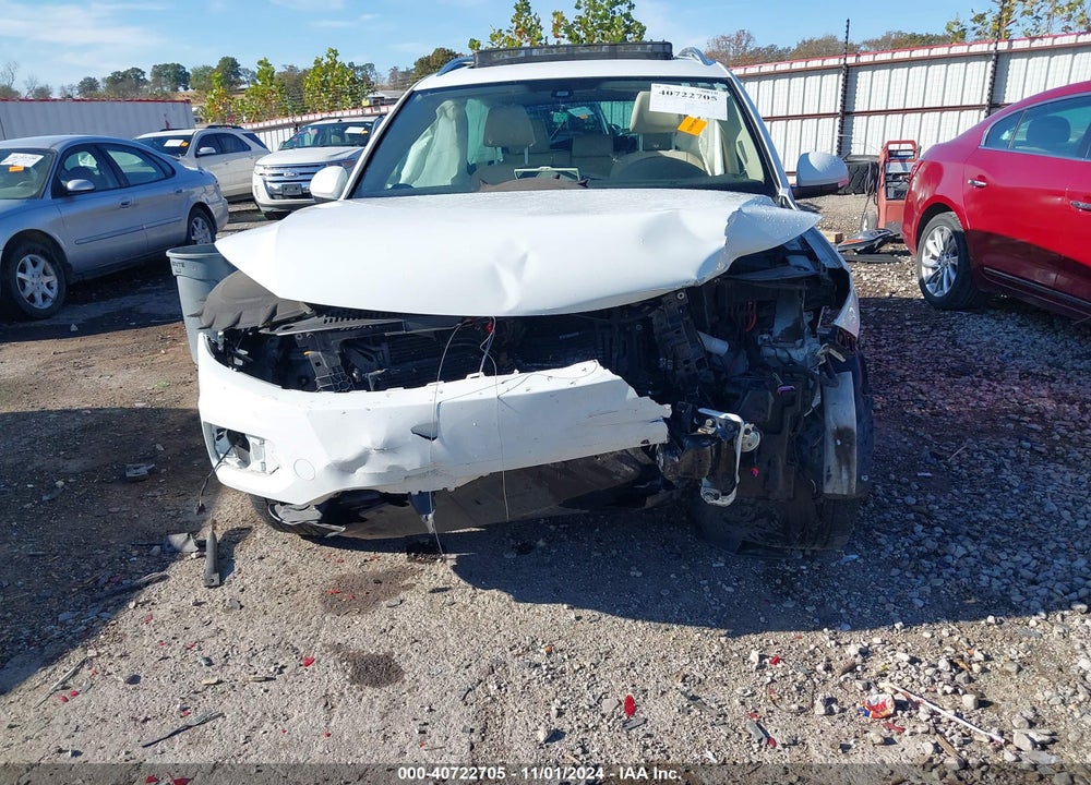 2017 VOLKSWAGEN TIGUAN 2.0T SEL VIN: WVGVV7AX1HK041499