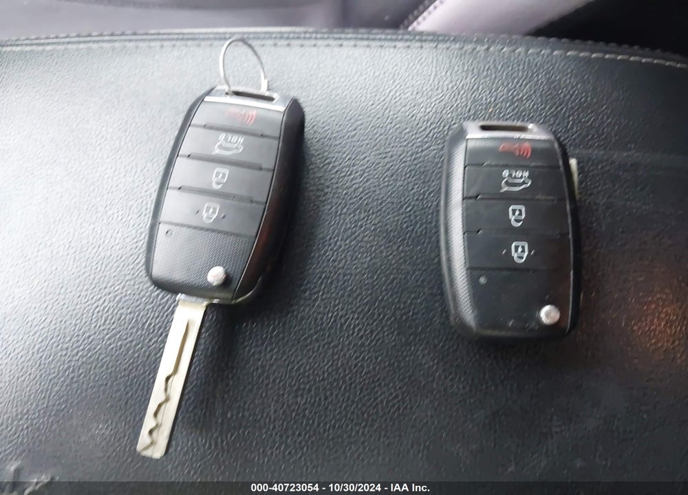 2016 KIA SORENTO 3.3L LX VIN: 5XYPGDA50GG092324