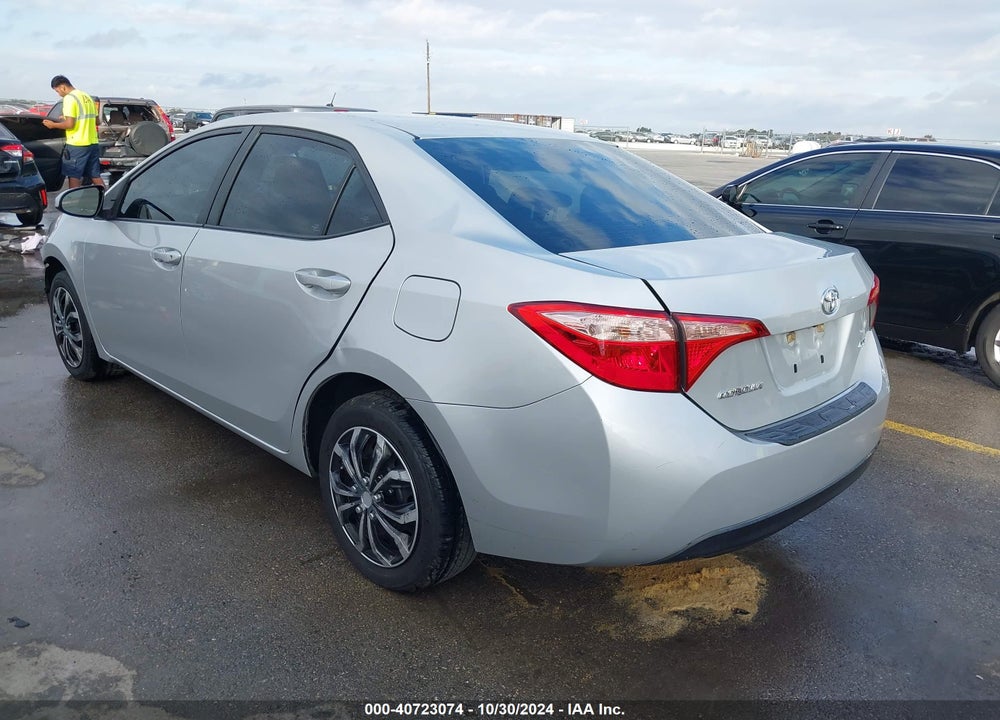 2018 TOYOTA COROLLA LE VIN: 5YFBURHEXJP808042