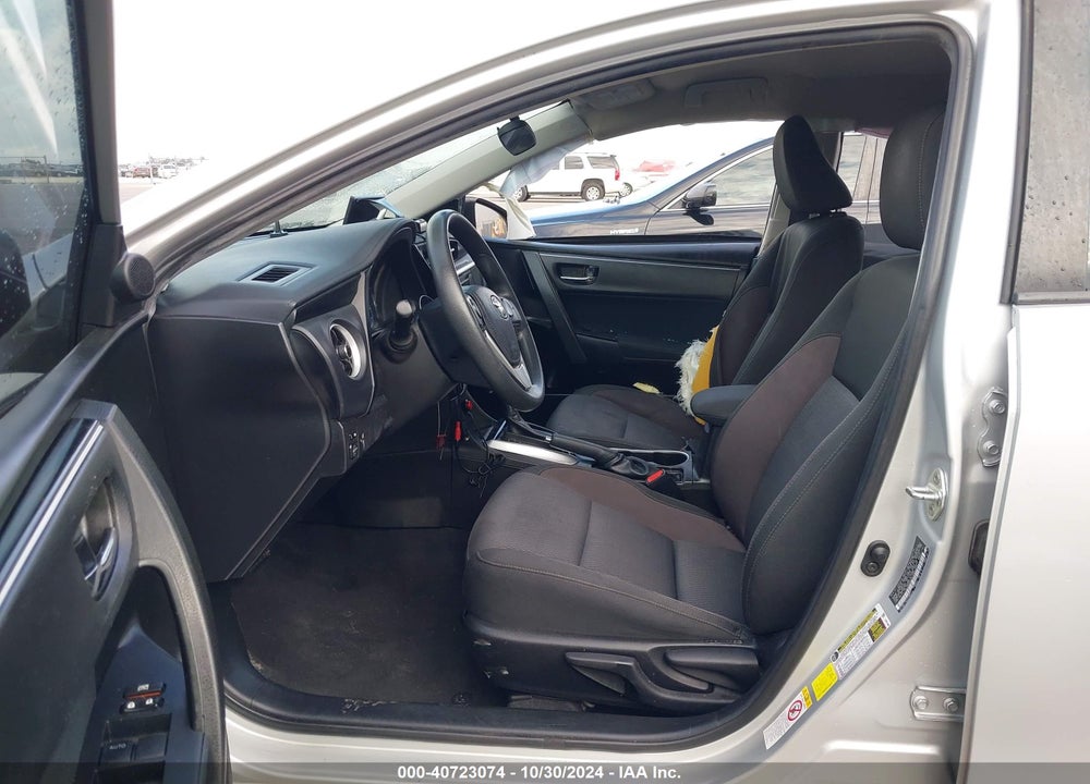 2018 TOYOTA COROLLA LE VIN: 5YFBURHEXJP808042