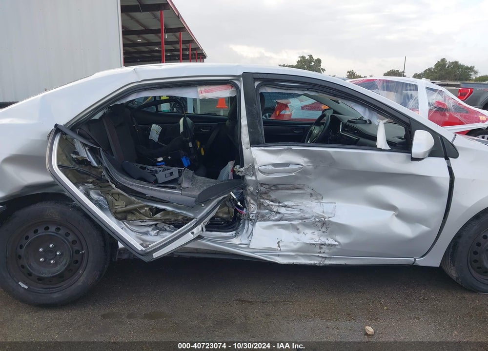 2018 TOYOTA COROLLA LE VIN: 5YFBURHEXJP808042