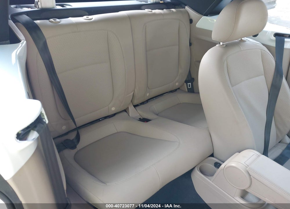 2019 VOLKSWAGEN BEETLE VIN: 3VW5DAAT9KM506299