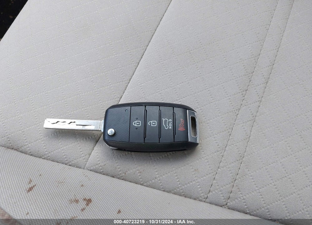 2018 KIA SORENTO 2.4L LX VIN: 5XYPGDA3XJG392572
