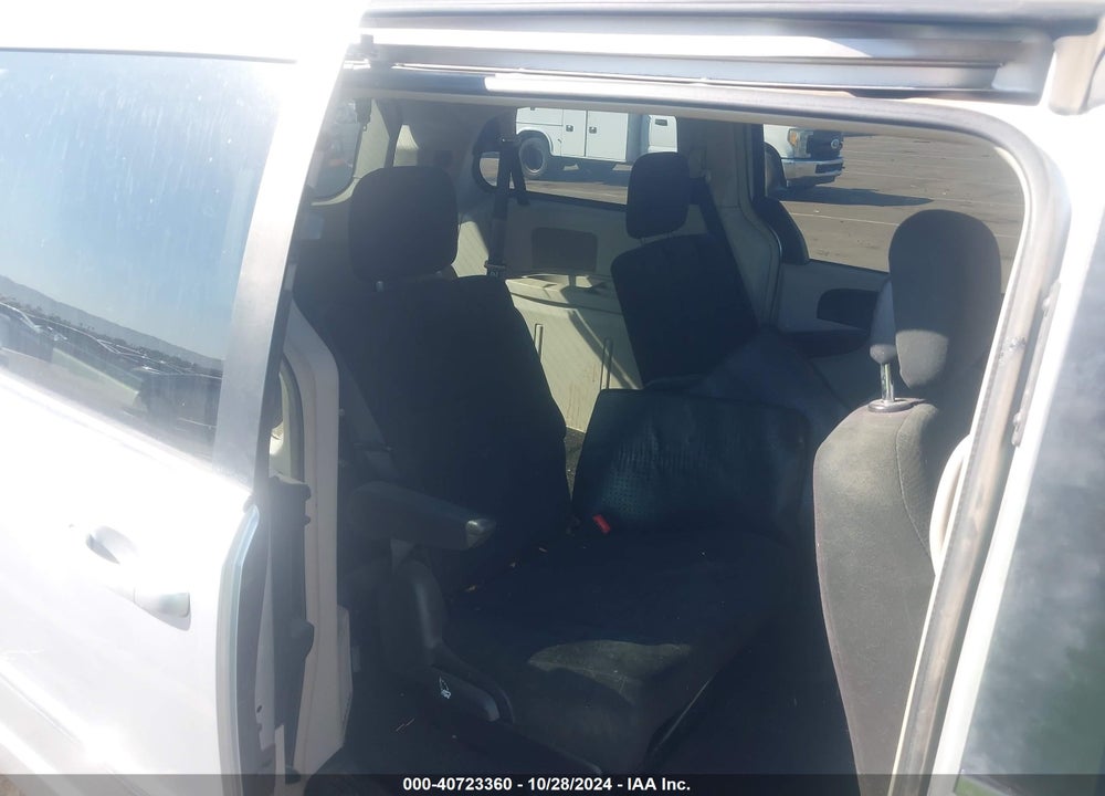 2011 CHRYSLER TOWN & COUNTRY TOURING VIN: 2A4RR5DG8BR739640