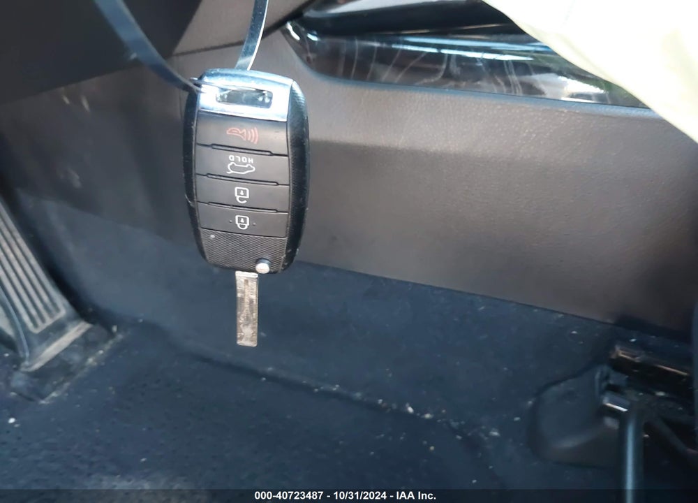 2015 KIA SORENTO LX VIN: 5XYKTDA67FG614427