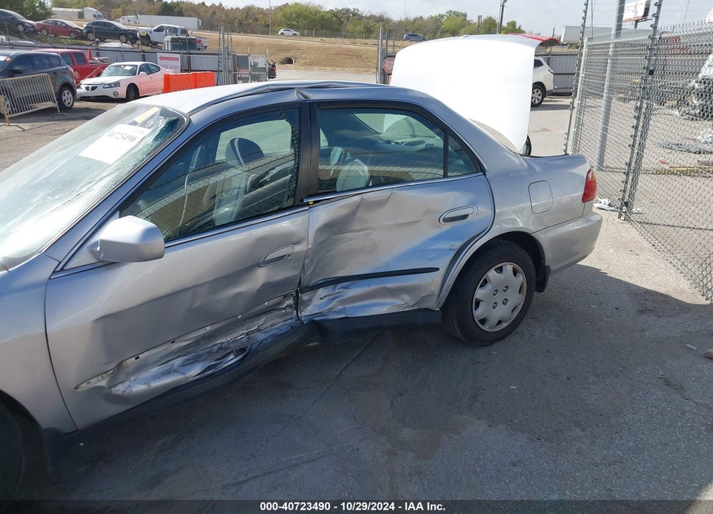 2000 HONDA ACCORD 2.3 LX VIN: 1HGCG5644YA007220