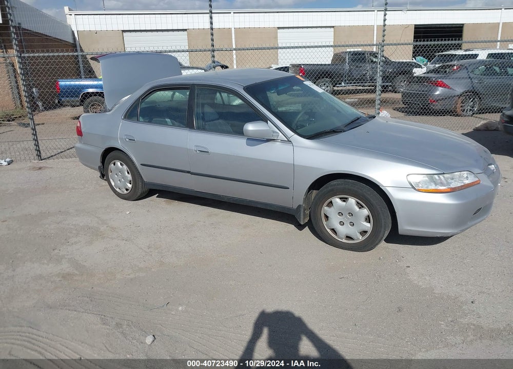 2000 HONDA ACCORD 2.3 LX VIN: 1HGCG5644YA007220