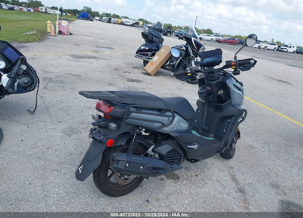 2024 YIBEN 12 SERIES VIN: LYDYCTKH1R1500211
