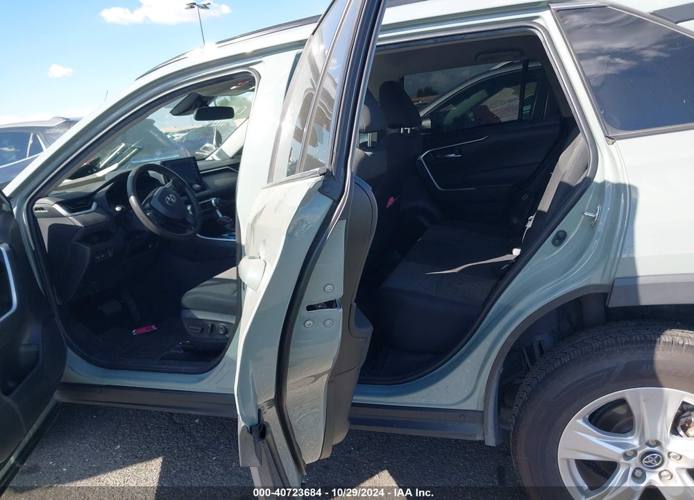 2021 TOYOTA RAV4 XLE VIN: 2T3W1RFV2MW122505