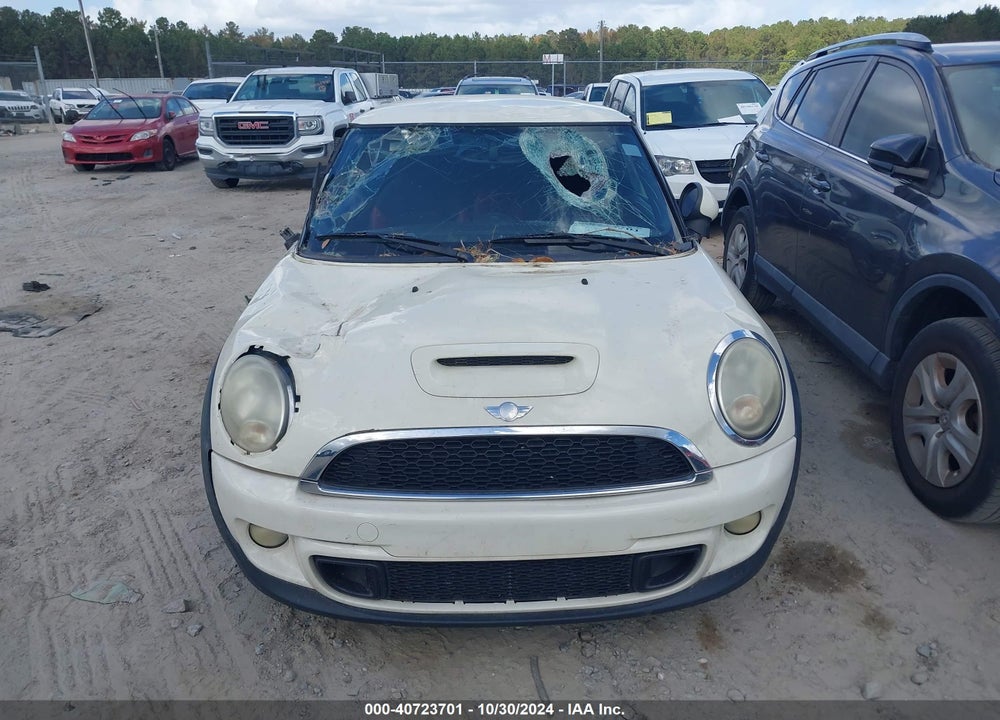 2011 MINI COOPER S VIN: WMWSV3C57BTY22294