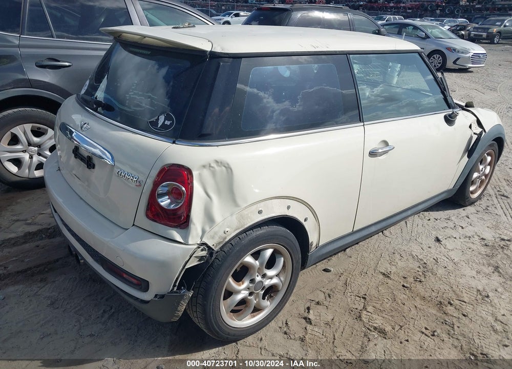 2011 MINI COOPER S VIN: WMWSV3C57BTY22294