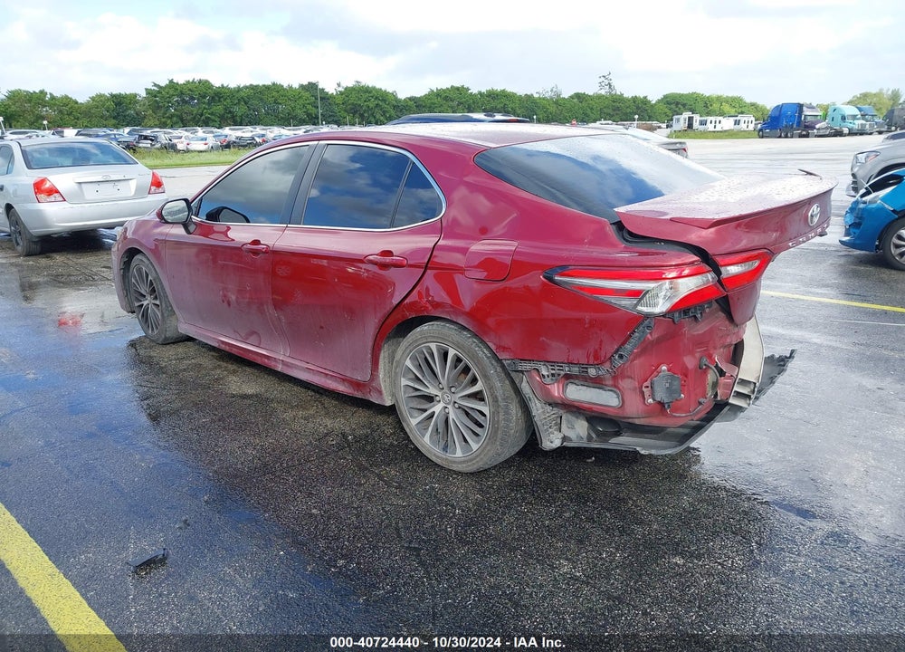 2018 TOYOTA CAMRY SE VIN: 4T1B11HKXJU537675
