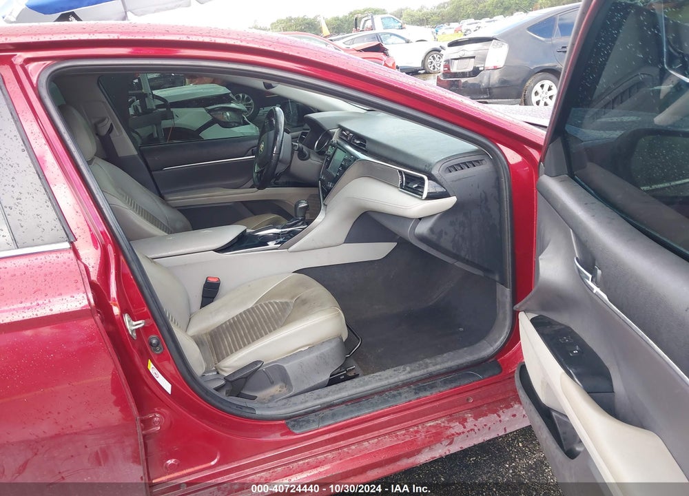 2018 TOYOTA CAMRY SE VIN: 4T1B11HKXJU537675