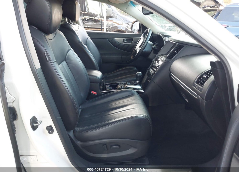 2017 INFINITI QX70 VIN: JN8CS1MW4HM410868