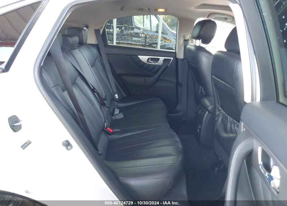 2017 INFINITI QX70 VIN: JN8CS1MW4HM410868