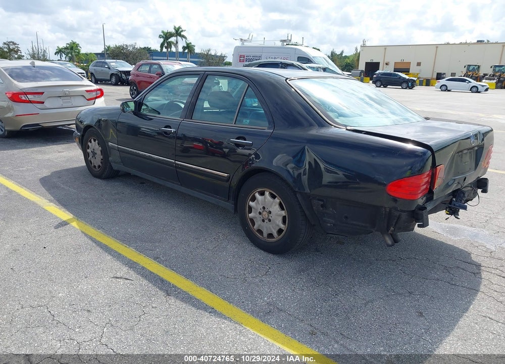 1999 MERCEDES-BENZ E 300 DIESEL VIN: WDBJF25H7XA713588