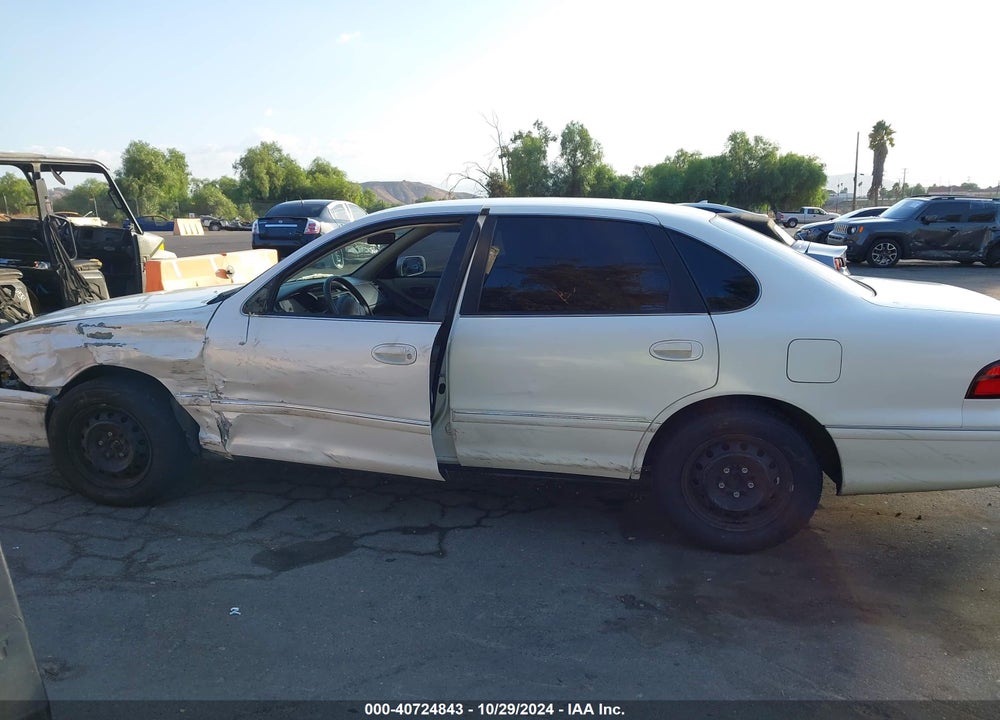 1998 TOYOTA AVALON XL VIN: 4T1BF18B5WU228625