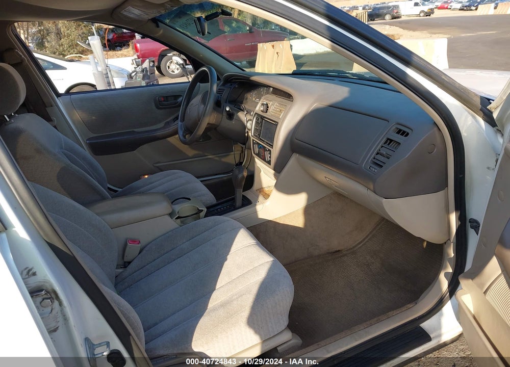 1998 TOYOTA AVALON XL VIN: 4T1BF18B5WU228625