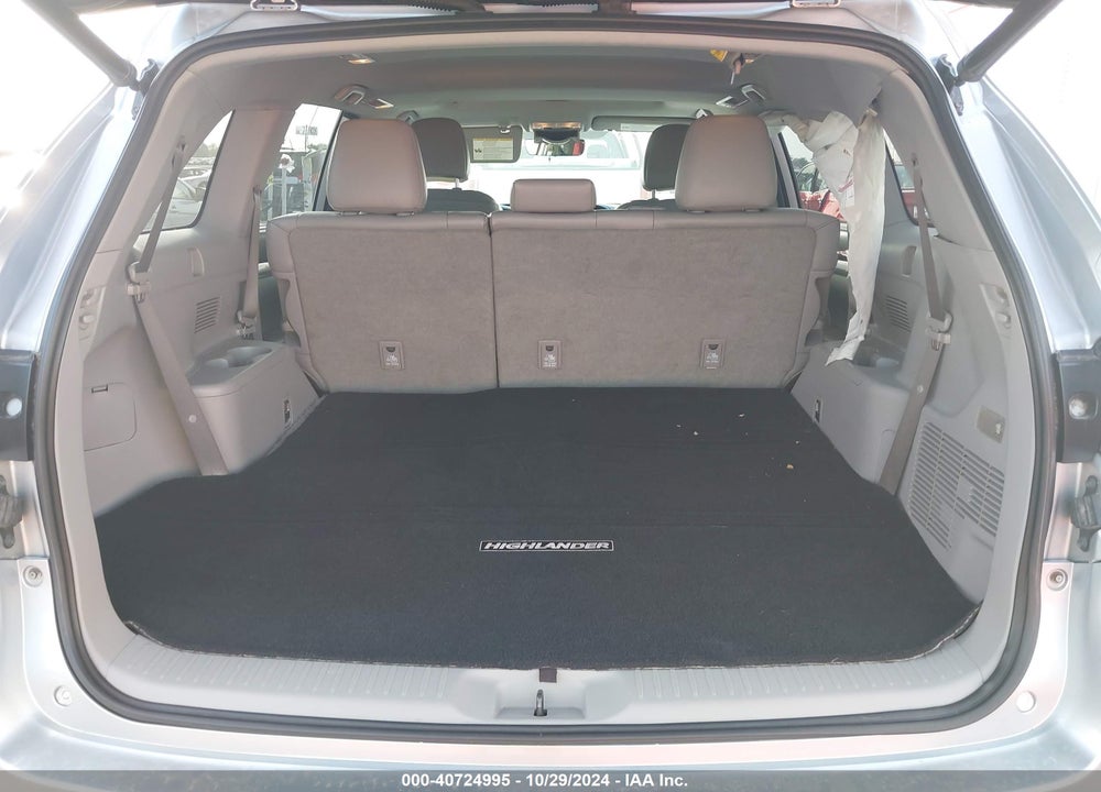 2019 TOYOTA HIGHLANDER XLE VIN: 5TDJZRFH9KS569635