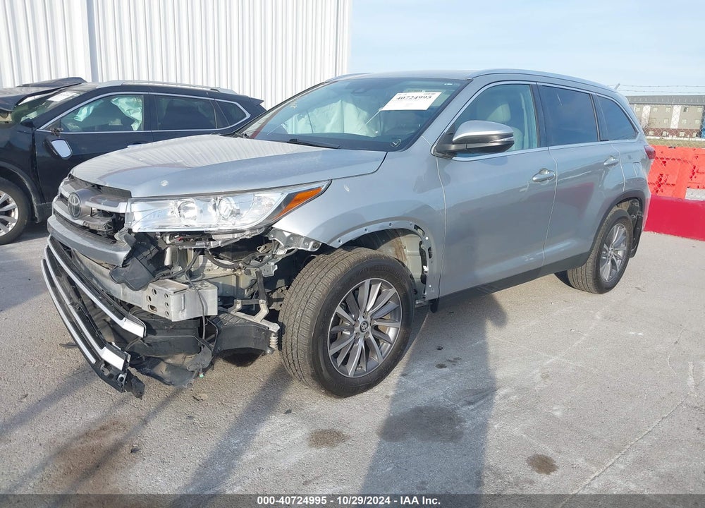 2019 TOYOTA HIGHLANDER XLE VIN: 5TDJZRFH9KS569635