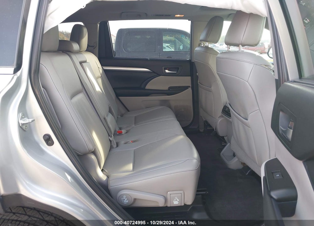 2019 TOYOTA HIGHLANDER XLE VIN: 5TDJZRFH9KS569635