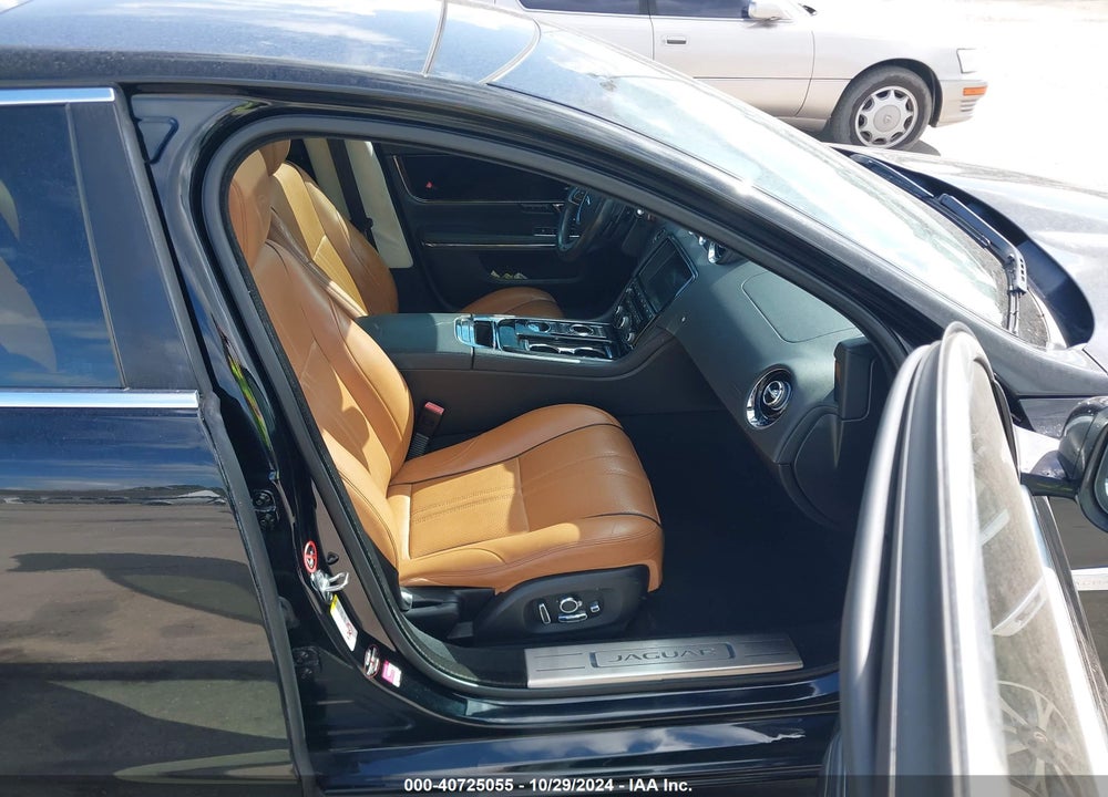 2016 JAGUAR XJ R - SPORT VIN: SAJWA1C72G8W02207