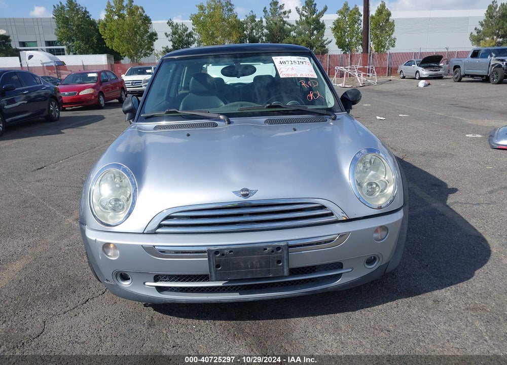 2005 MINI COOPER VIN: WMWRC33475TC57659