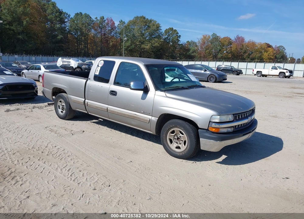 2000 CHEVROLET SILVERADO 1500 LS VIN: 2GCEC19W8Y1340622